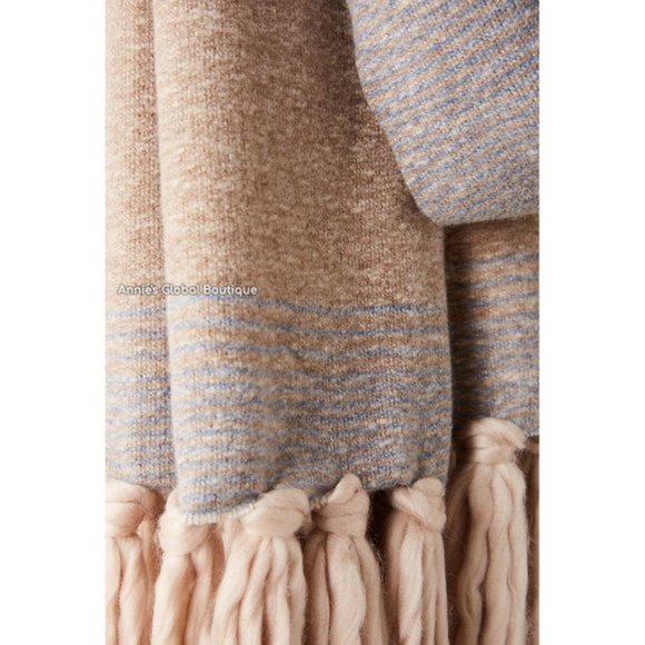 RARE ANTHROPOLOGIE Isabel Cozy Fringed Two-Toned Scarf - Picture 4 of 5